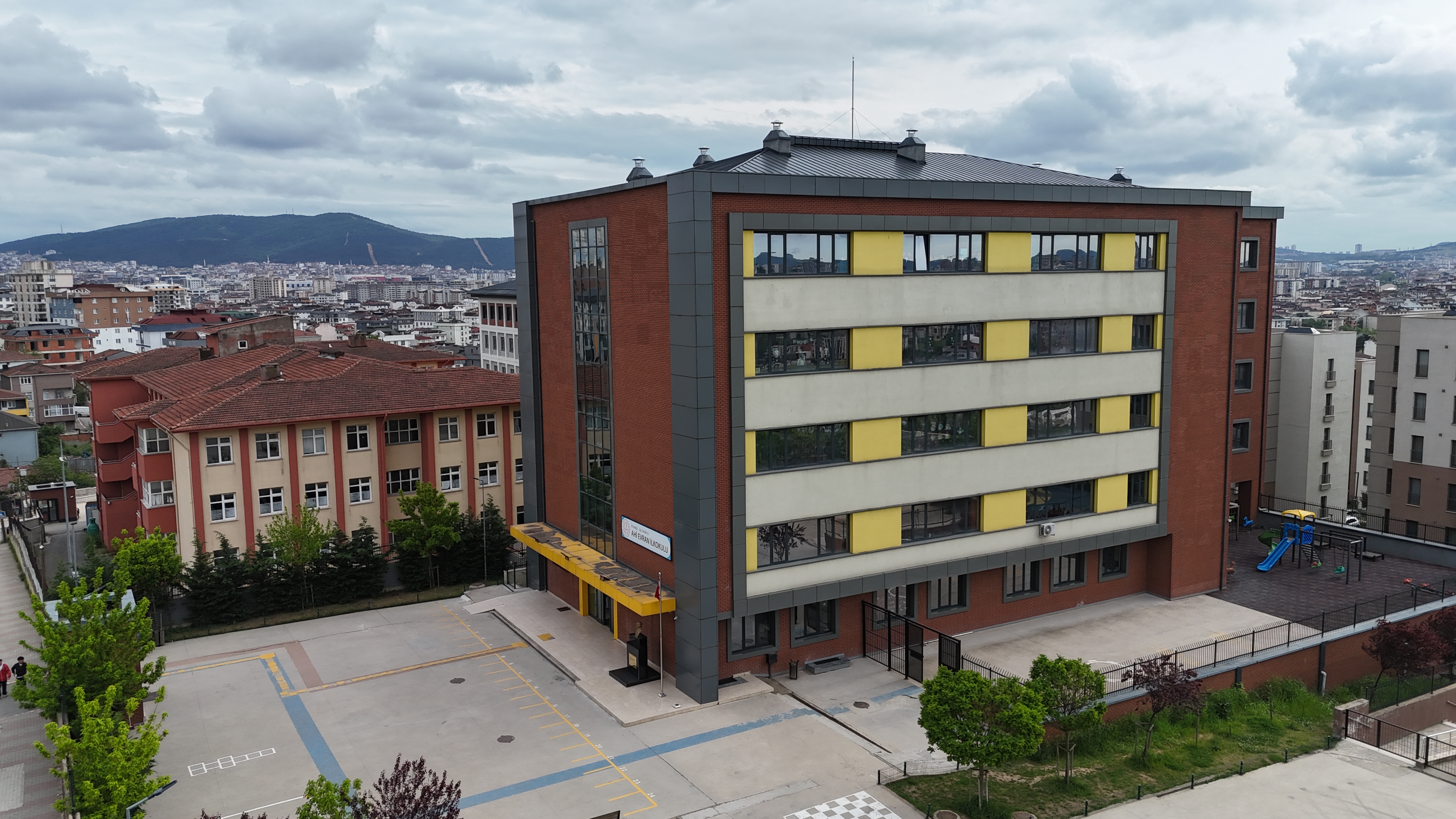 Ahi Evren İlkokulu (İstanbul-Sultanbeyli)
